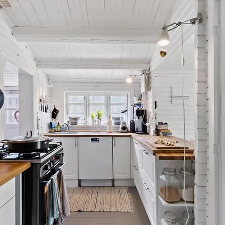 Lovely In With Kitchen בית נופש